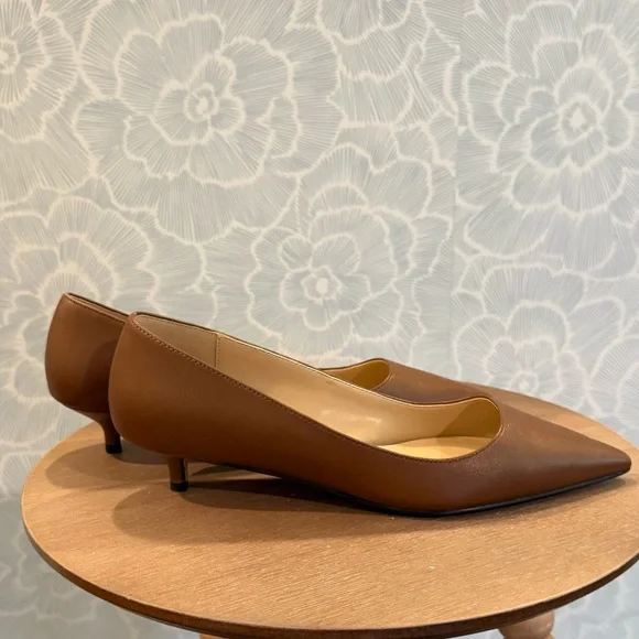 Ann Taylor Brown Leather Kitten Heels - Picture 3 of 7